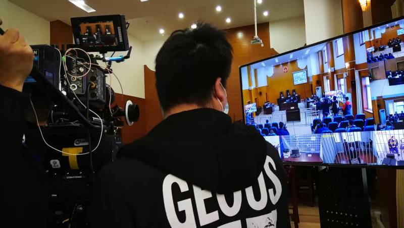 AI生成VS人工创意——怀安县广告片拍摄公司的技术浪漫主义实践
